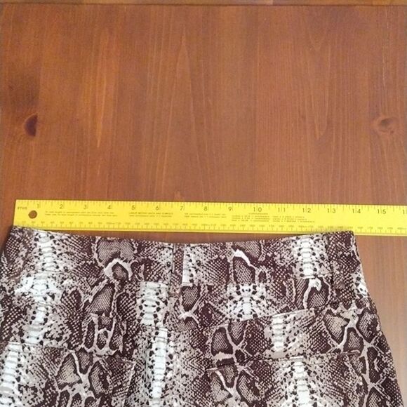 NWOT Topshop Moto Brown Snakeskin print denim skirt. Size 6, Brown, Tan, White - Picture 3 of 9